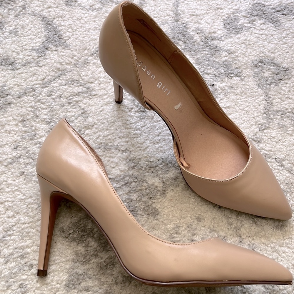 Nude Pumps